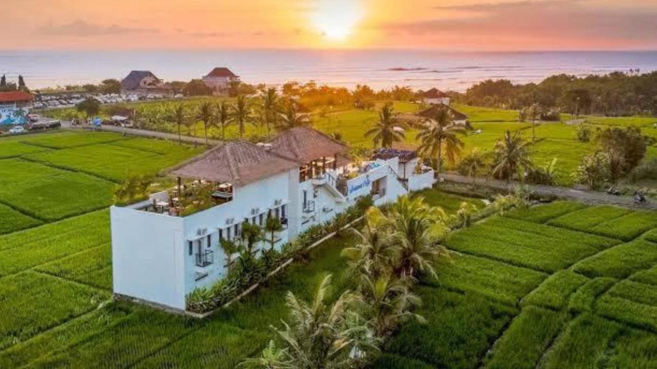 Tanah Lot Swell Hotel, Pool Bar & Restaurant מראה חיצוני תמונה