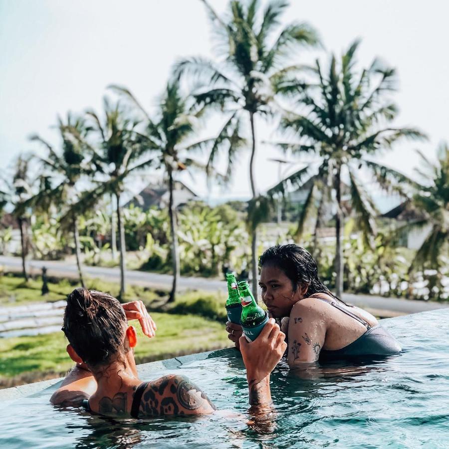 Tanah Lot Swell Hotel, Pool Bar & Restaurant מראה חיצוני תמונה