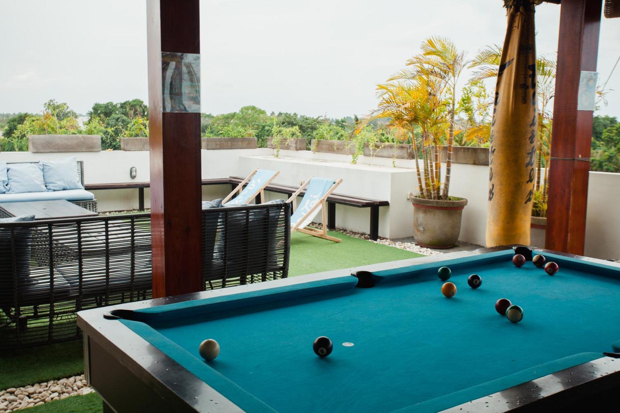 Tanah Lot Swell Hotel, Pool Bar & Restaurant מראה חיצוני תמונה