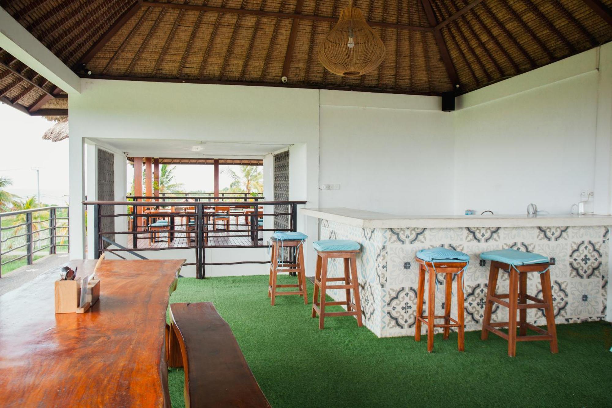 Tanah Lot Swell Hotel, Pool Bar & Restaurant מראה חיצוני תמונה