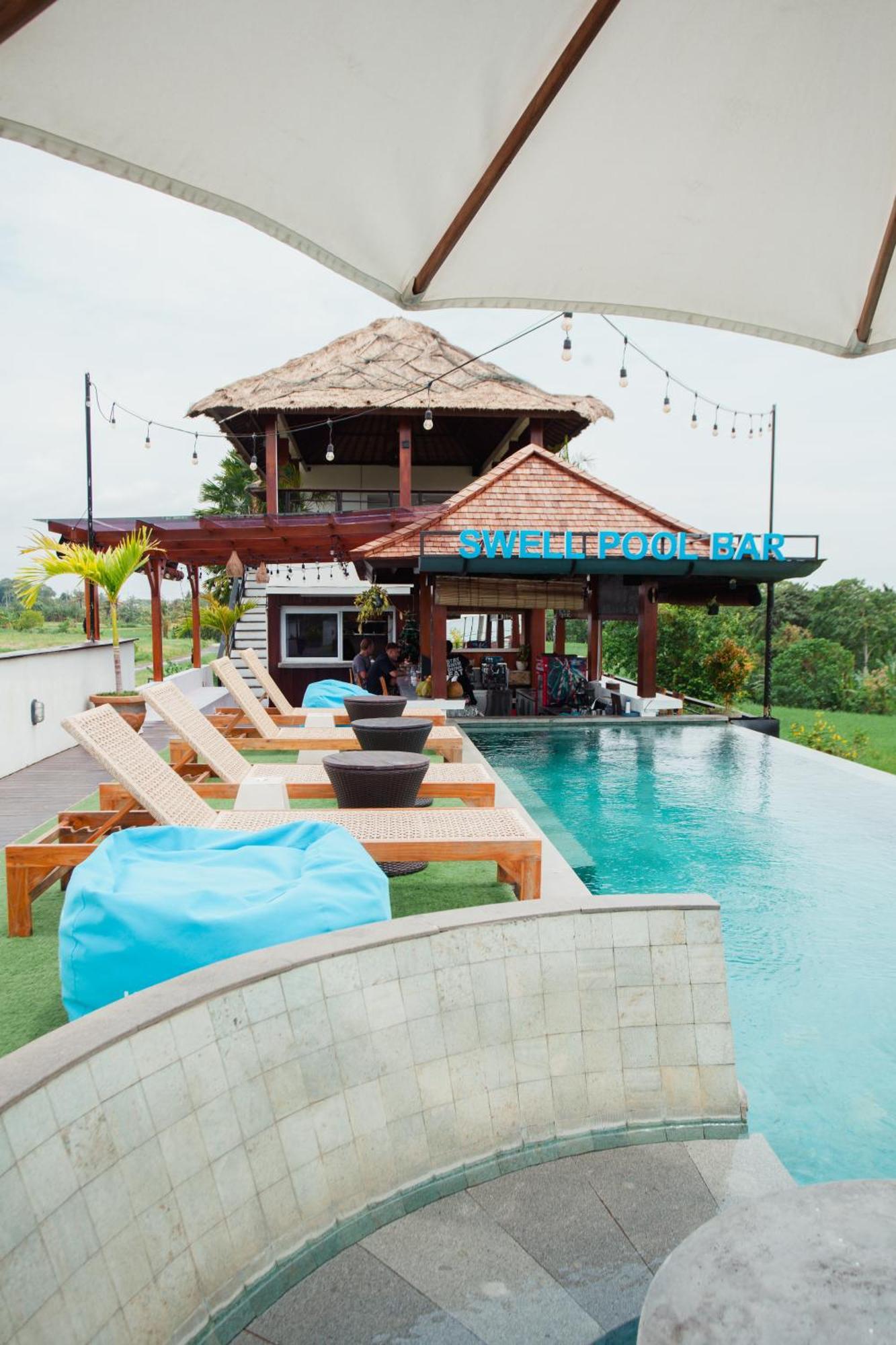Tanah Lot Swell Hotel, Pool Bar & Restaurant מראה חיצוני תמונה